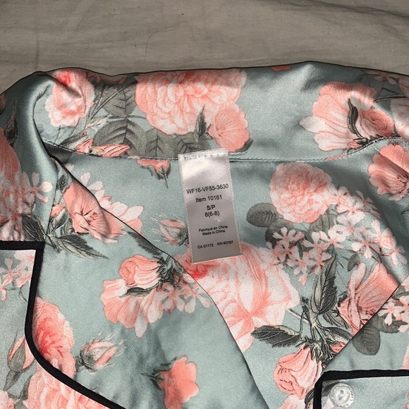 π Silky Night Shirt π Womenβs Size Small - Picture 3 of 5